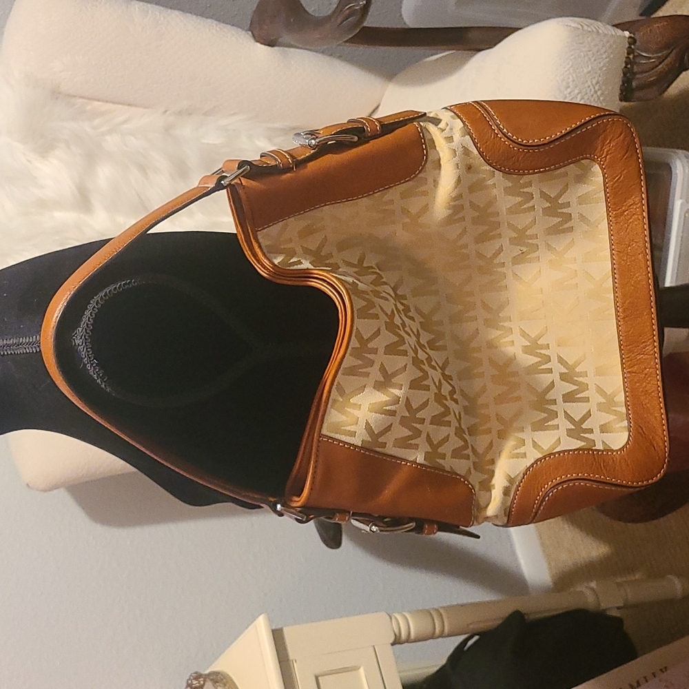 Michel Kors shoulder bag. In very good condition